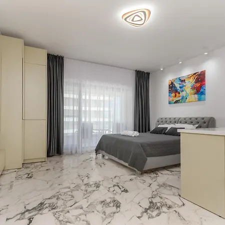 Studio Del Mar White Mamaia