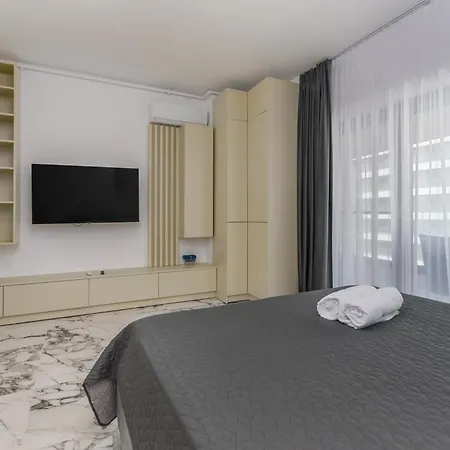 Studio Del Mar White Mamaia