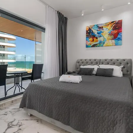 Studio Del Mar White * Mamaia