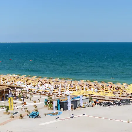 Studio Del Mar White Mamaia